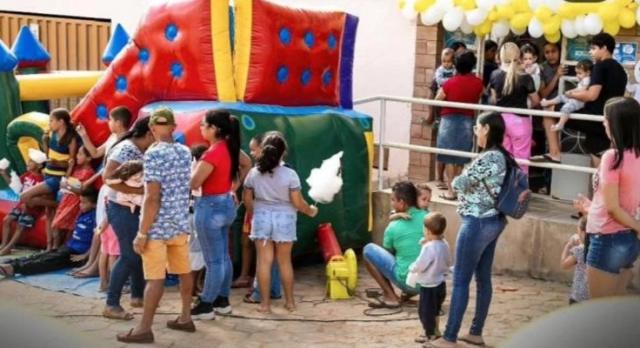 Vacinação contra poliomielite na cidade de Braúnas